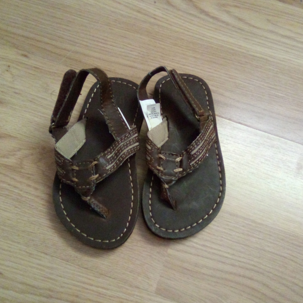 NWOT Gap toddler sandals